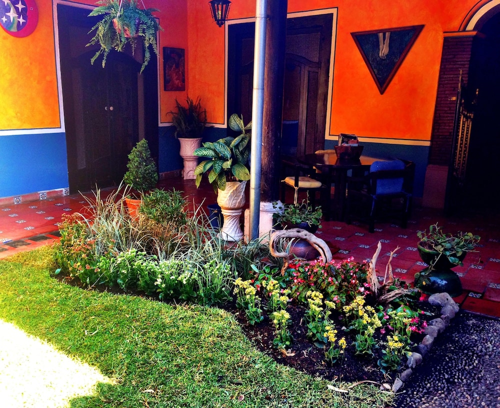 Casa Chikita Bed & Breakfast