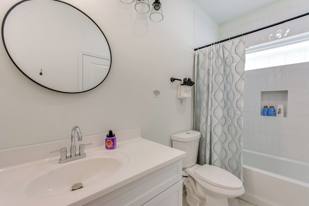 Walk to Beach: Home w/ Ocean View in Navarre!