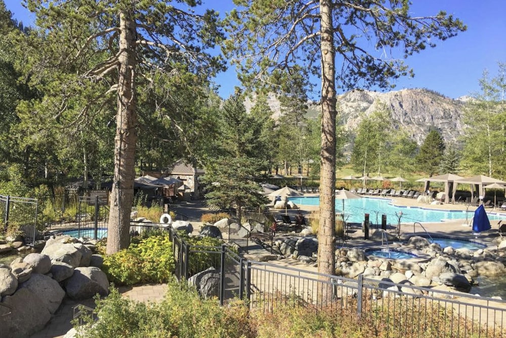 Valley View Condo w/ Resort Amenities