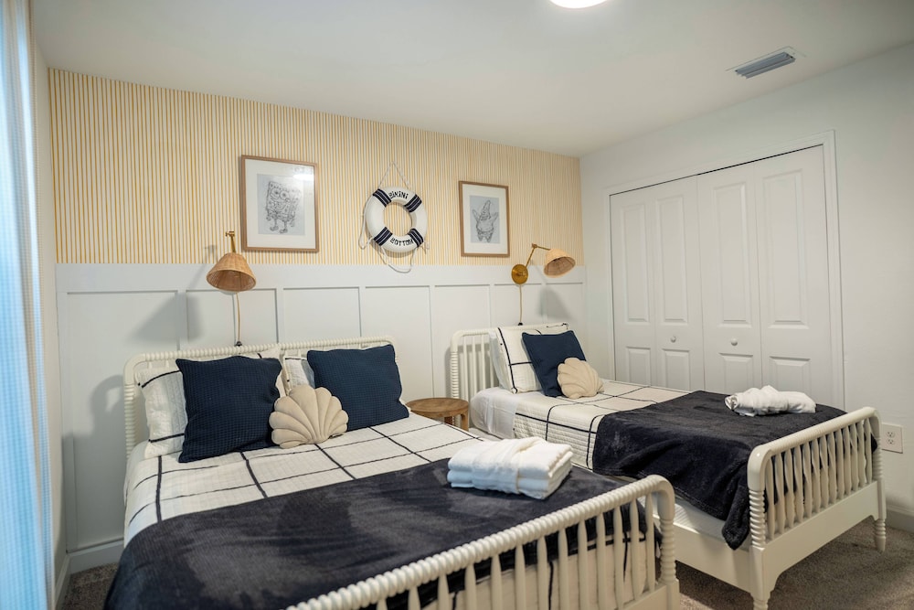 4BR Luxury Home at Champions Gate With Pool