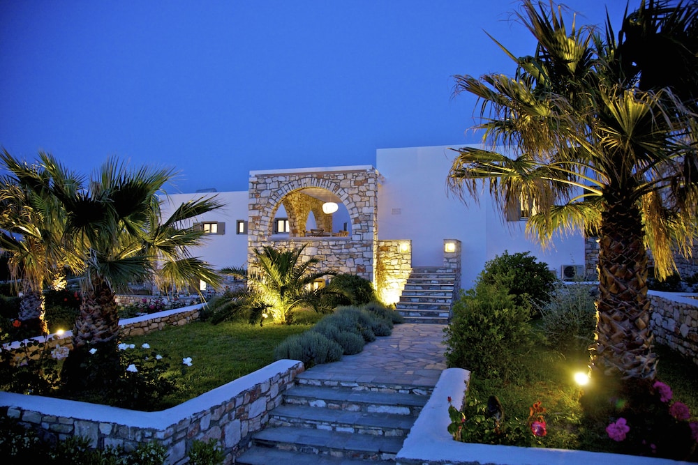 Amalgam Homes Paros