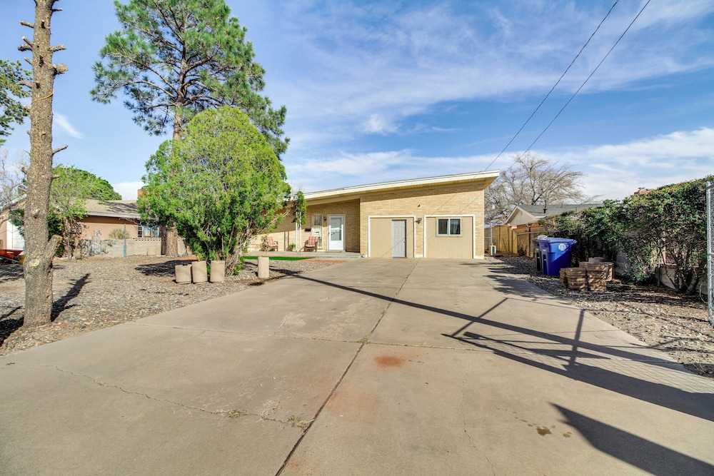 Mtn Views, Patio + Grill: Family Home, 6 Mi to UNM