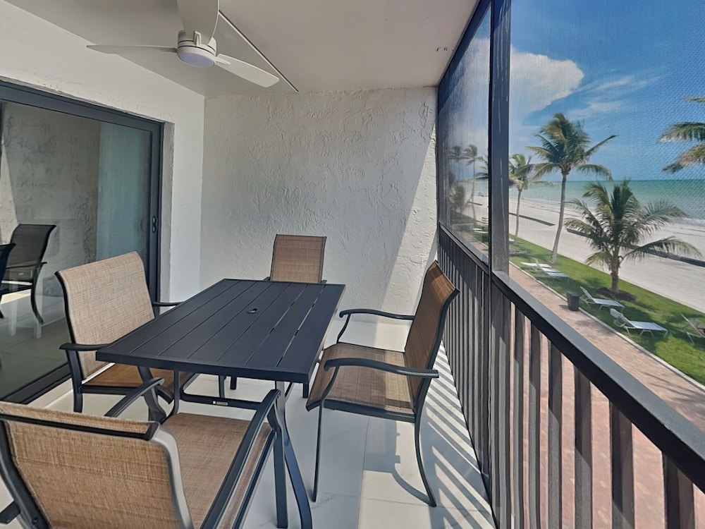 Seaside 2 by Distinctive Beach Rentals