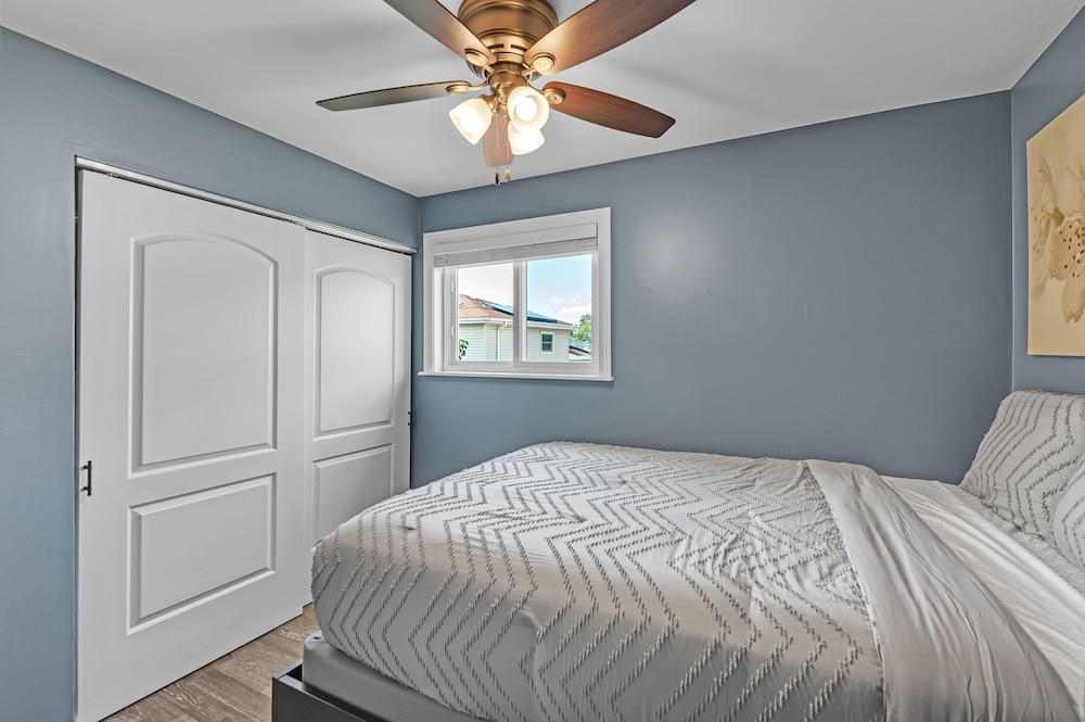 Modern Retreat With Private Pool & Yard 3 Bedroom Home