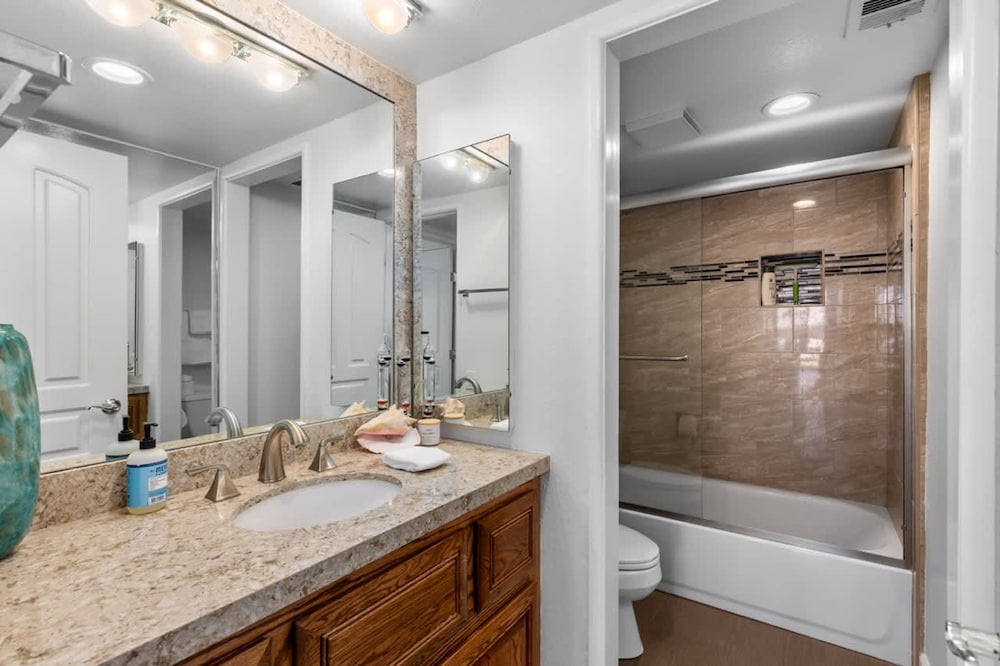 Desert Flower- Ironwood CC Condo Pool Spa