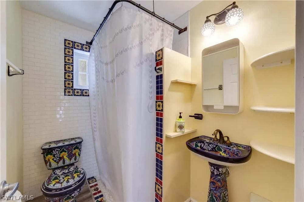 NEW Jungle Paradise Treehouse Suite With Resort Amenities Elevator Access Outdoor Kitchen Lagoon Lazy River Pool RV Hook up
