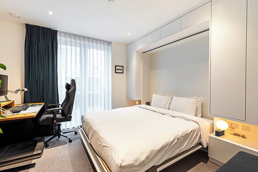 Beautiful Two Bed Property Near Whitechapel view 3