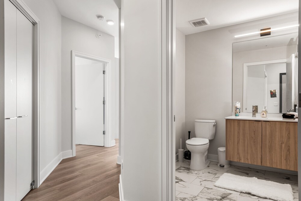 West Loop 3x 2BR Walk to Dining Gym Terrace