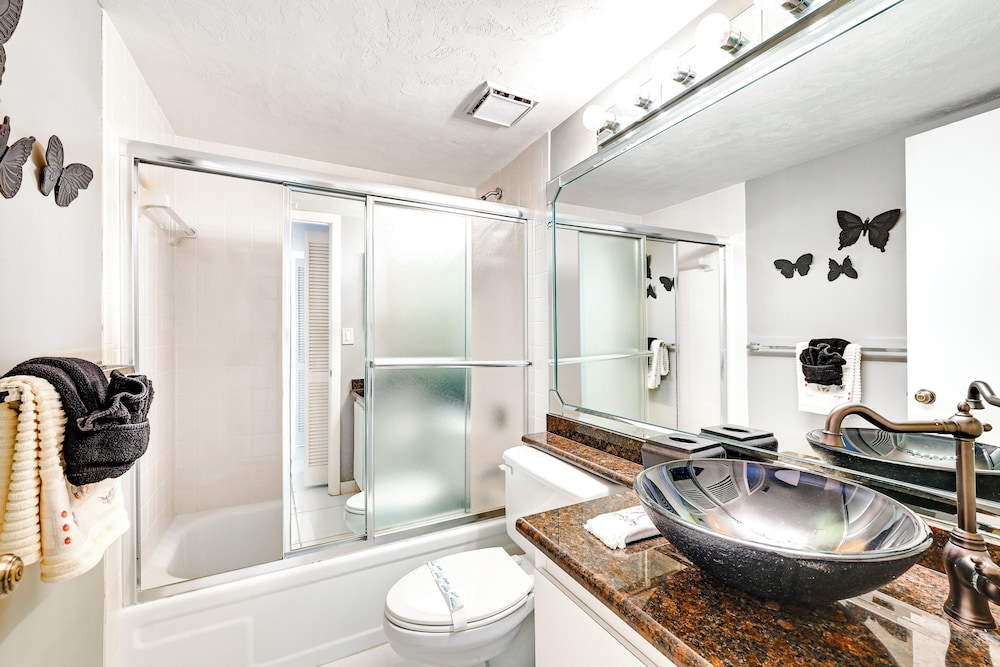 Waterfront Marco Island Condo < 1/4 Mi to Beach!