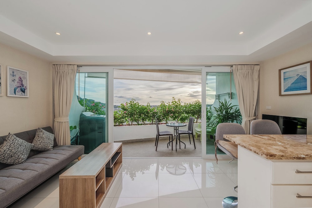 Scenic 1BR Escape Near Beach C195