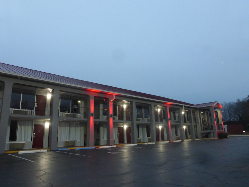 Red Roof Inn Evergreen view 5