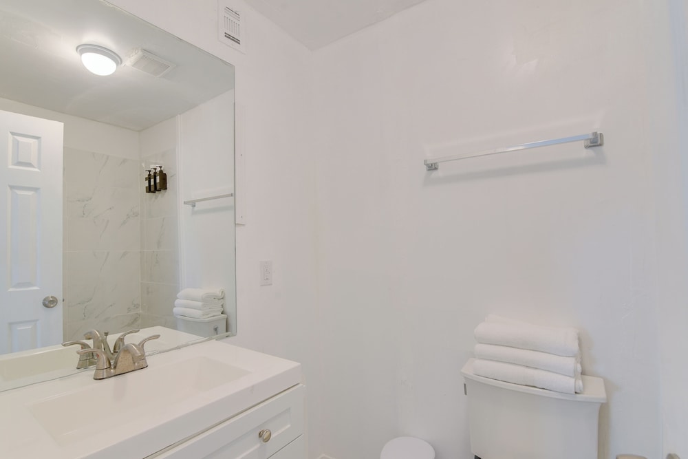 15 Mi to Dtwn Houston: Condo in Gated Community
