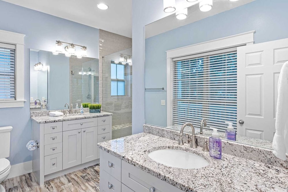 Sandy Smiles by Avantstay Seagrove Walk to Beach + Pool