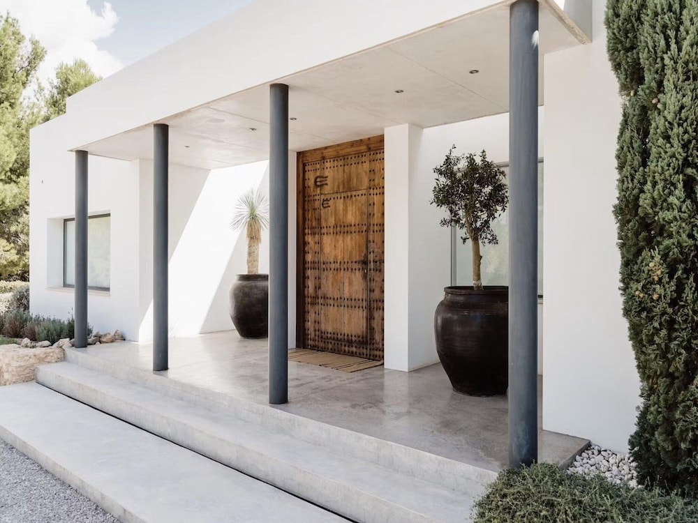 Modern Villa With Minimalistic Decor