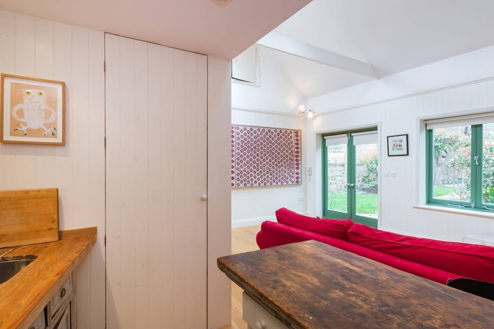 Delightful Cottage for 2 set Within Pretty Garden