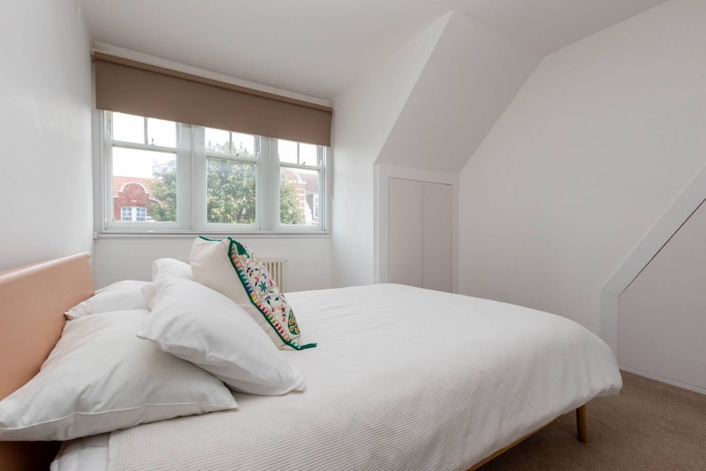 Bright 1 Bedroom Flat Near the Tube