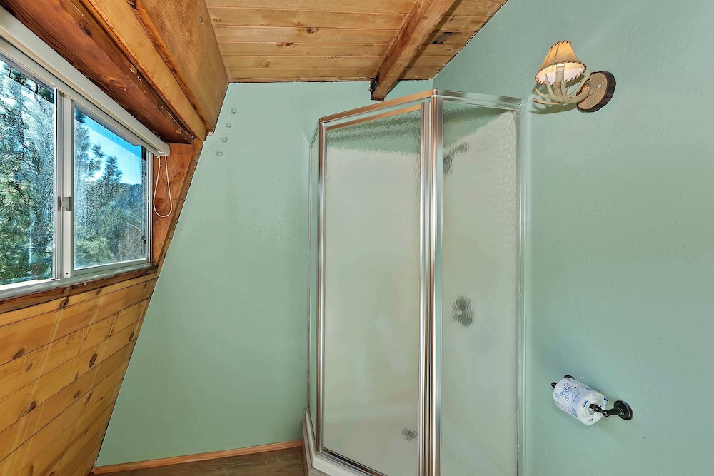 Yosemite Pines Cabin - Sleeps 6