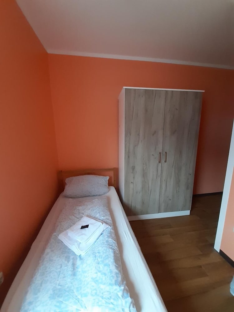 2-Rent Group Hostel Rooms&Apartments TUB19A