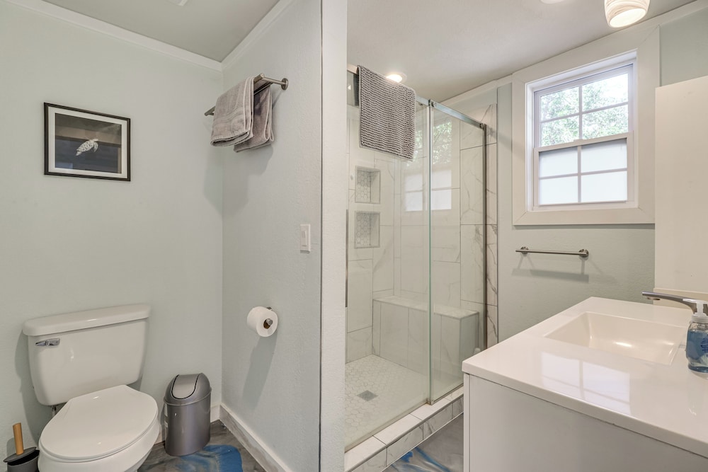2 Mi to Lake Bastrop! Modern Lost Pines Retreat
