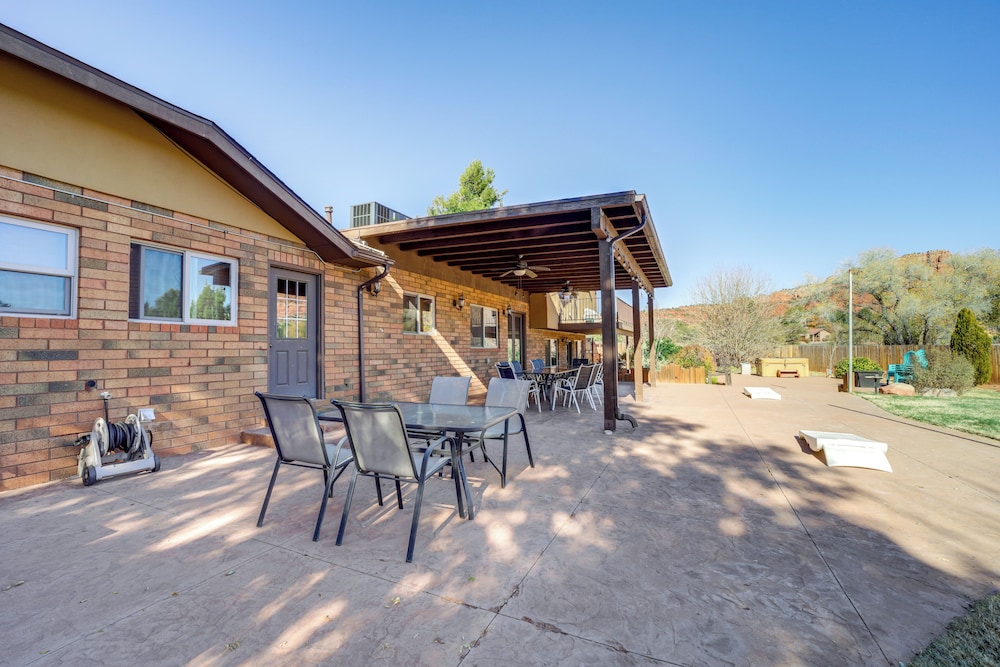 Castle Rock Views: Sedona Retreat w/ Hot Tub!
