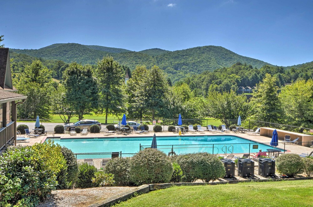 Chalet w/ Mtn Views & Golf Course Access!