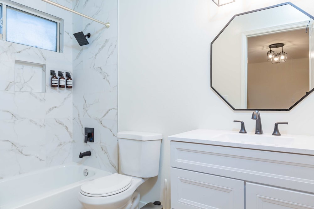 Elegant Pasadena Retreat Prime Comfort Awaits