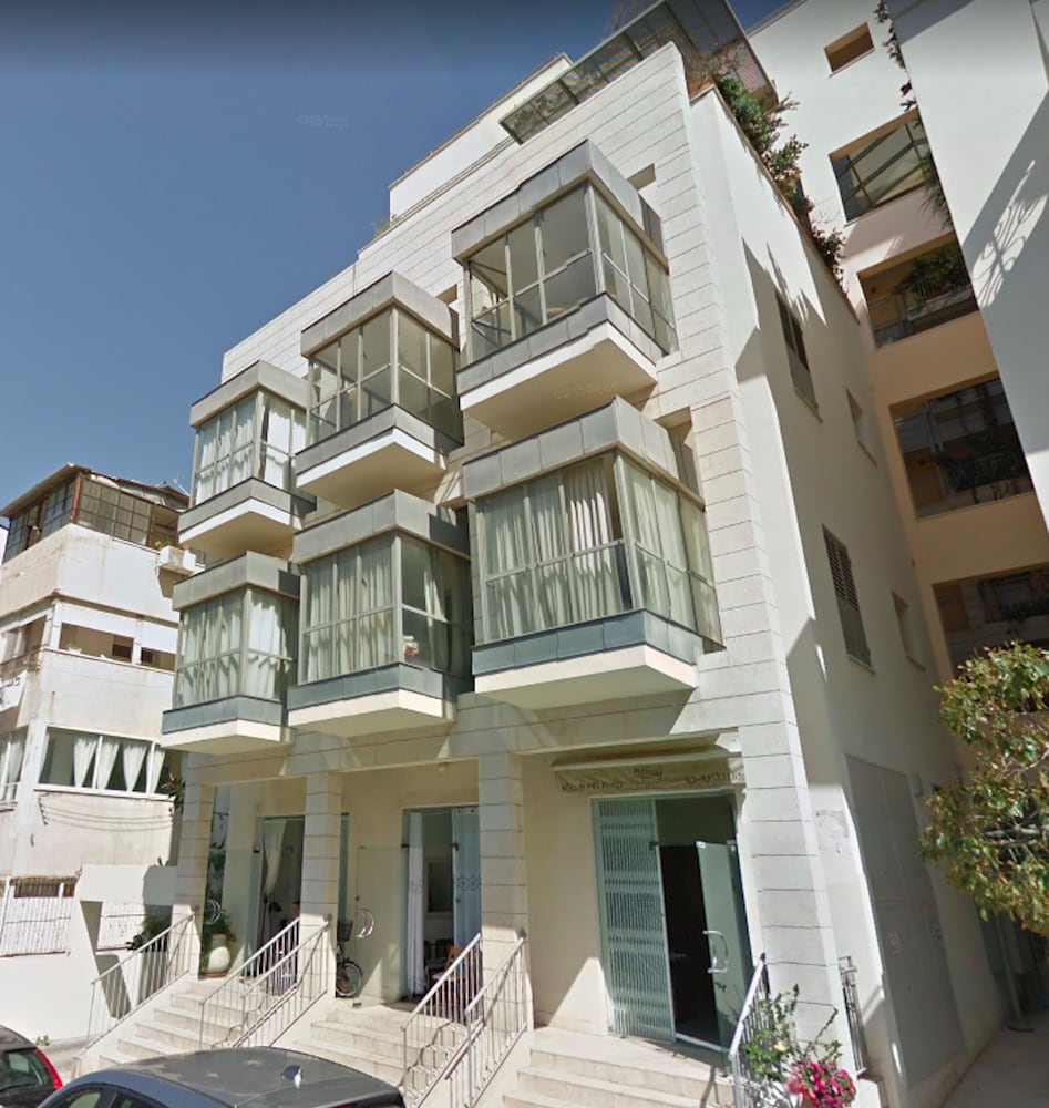 Family Apt & Private Garden near Beach by FeelHome