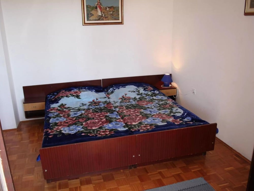 Apartment on the Second Floor view 5