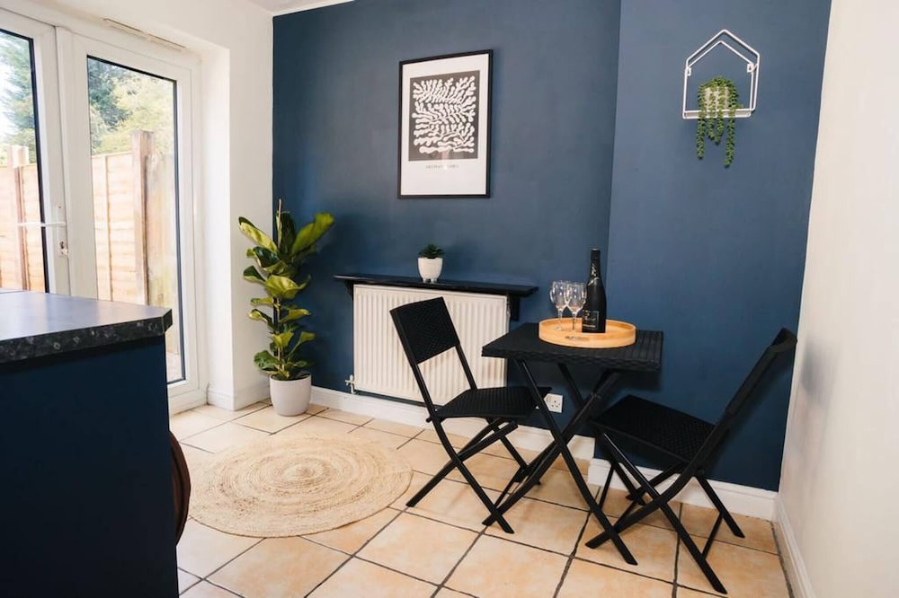Lovely 2bedroom Home in Haydock With Free Parking