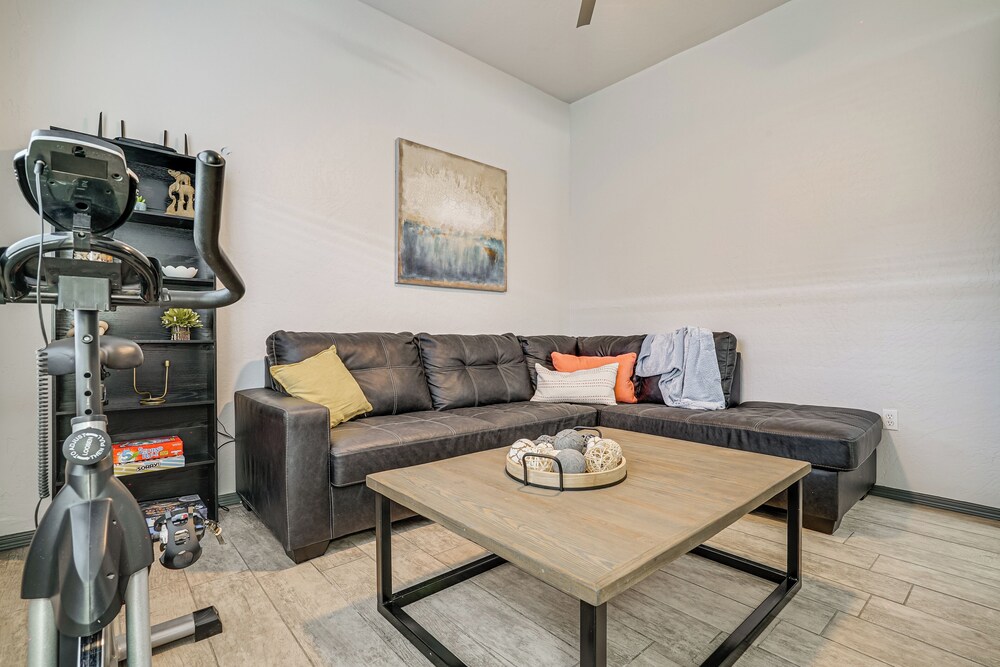 Near Casino & Shops: Cozy Apt in West El Paso!