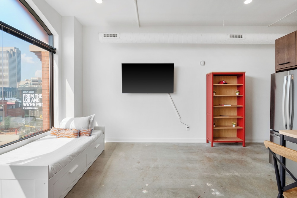 Ballpark Luxury Loft Steps from Arch