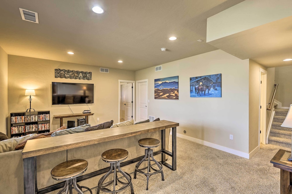 Deluxe Granby Ranch Hillside Home: Private Hot Tub