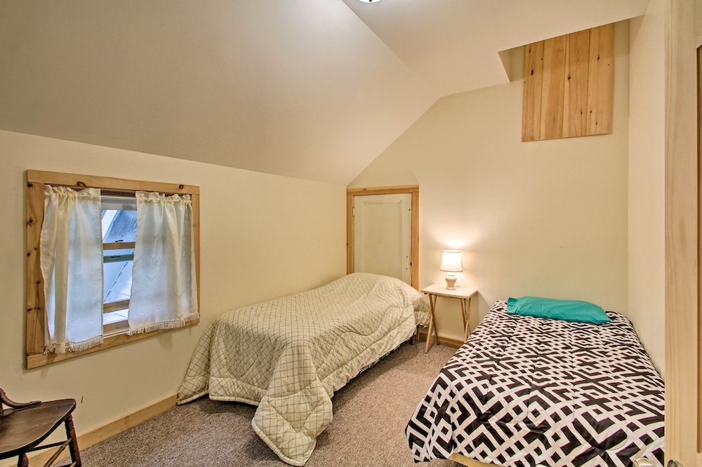 Pet-friendly Rumney Cabin on Stinson Lake!