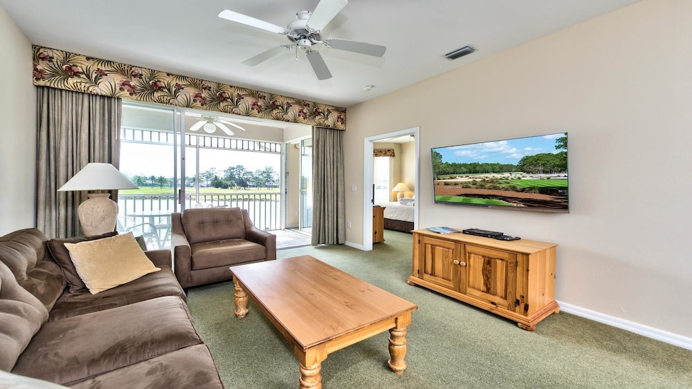 Solterra Vacation Rental: Luxury 3-BR Condo with Lake & Golf Views. Access to Luxury Pool, Hot Tub, and Golf Courses at Lely Resort. Close to Naples Beache