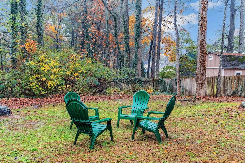 Family-friendly 3br Oasis In Powder Springs 3 Bedroom Home