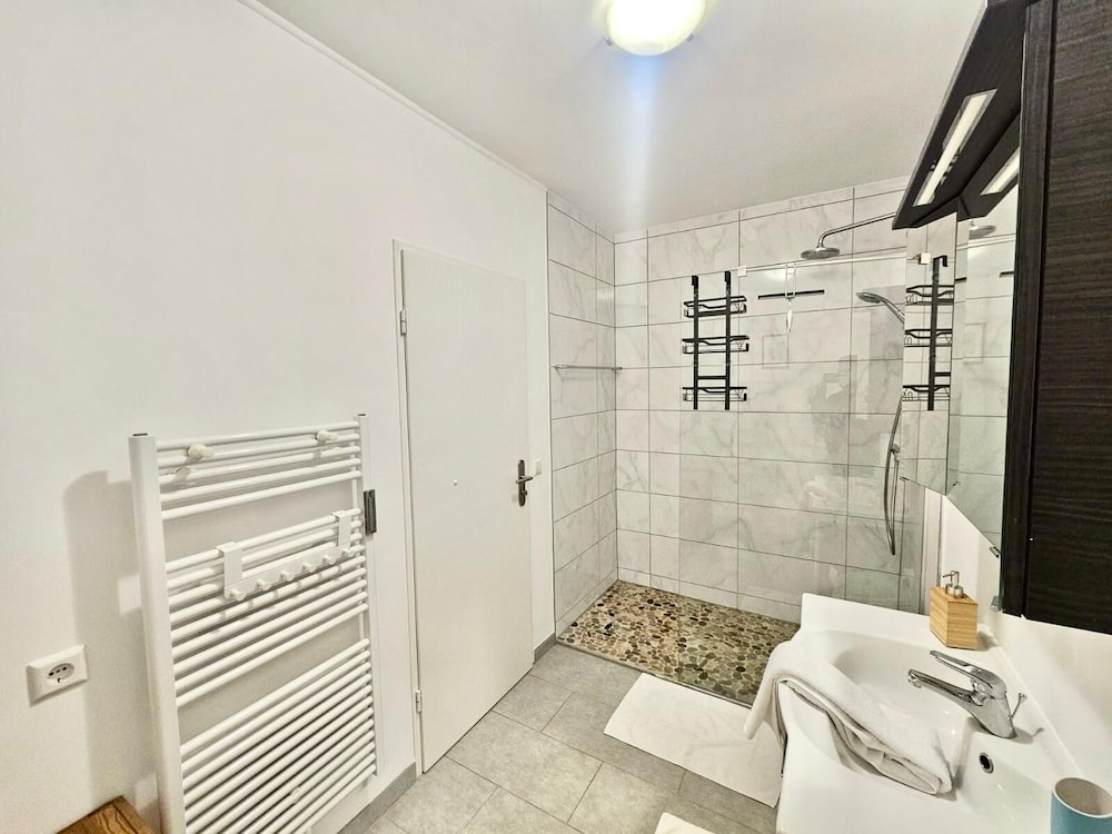 Charming 3 bedrooms with a cozy terrace