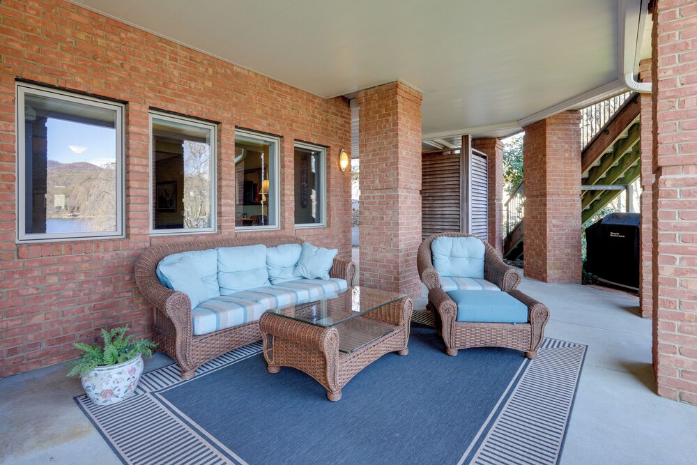 Lake Chatuge Apt w/ Boat Dock in Hayesville!