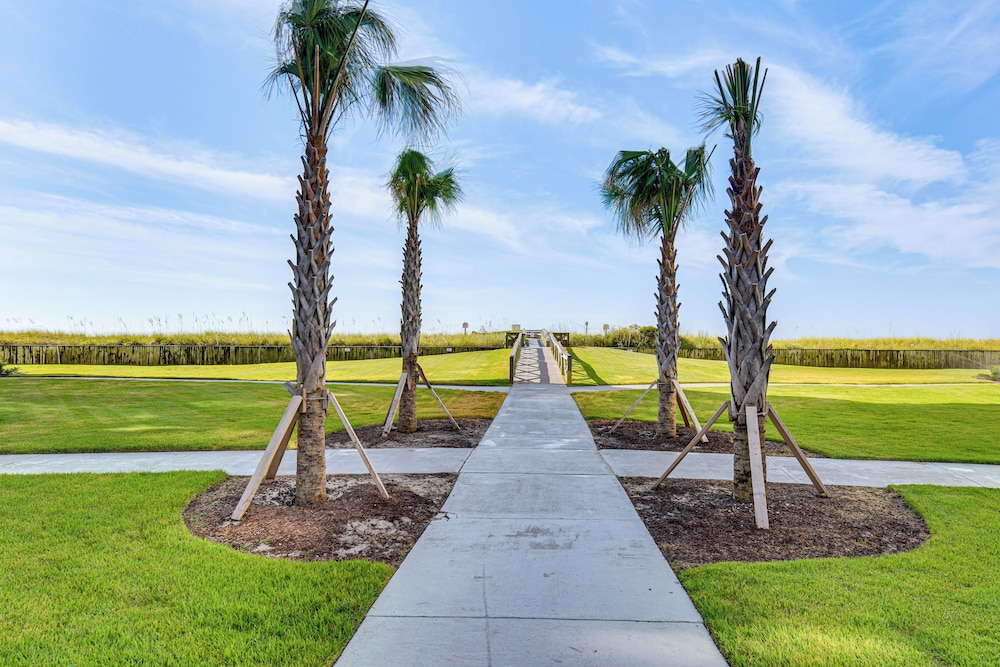Steps to Beach: Oceanfront w/ Panoramic Gulf Views