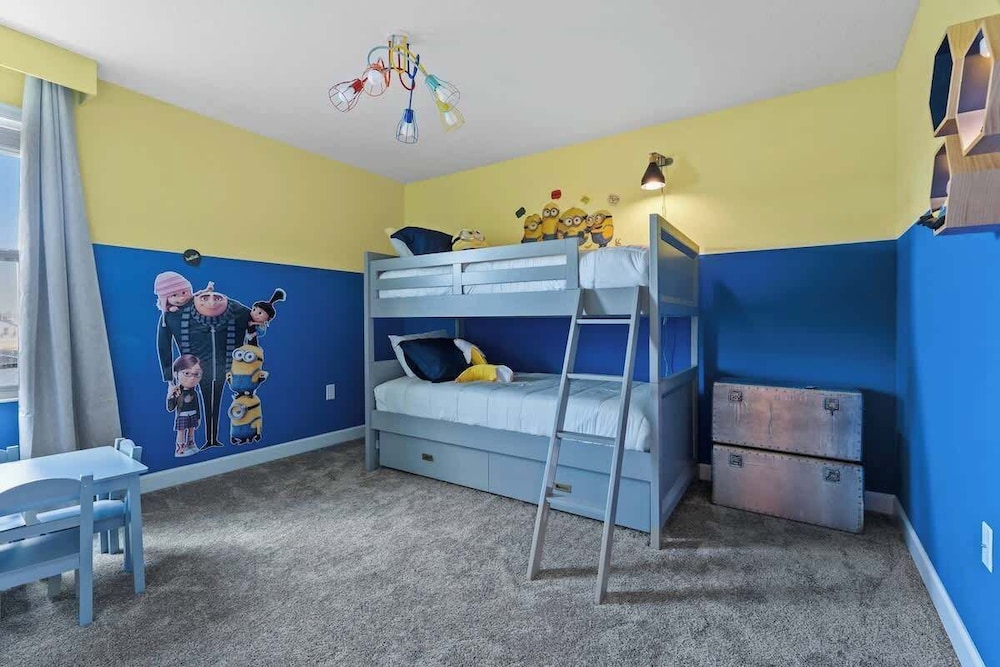 Themed 7bedroom and Pool 18 Guests