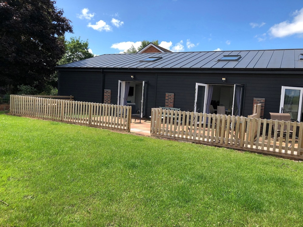 2 Barn Cottages