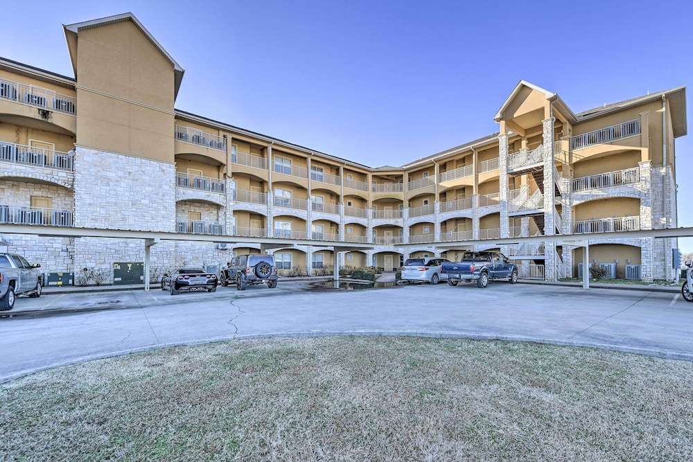 Richland-chambers Reservoir Condo w/ Pool Access! view 3