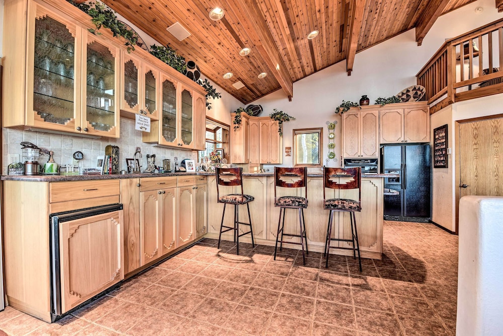 Falcon Rest: A Deluxe Angel Fire Mountain Retreat!