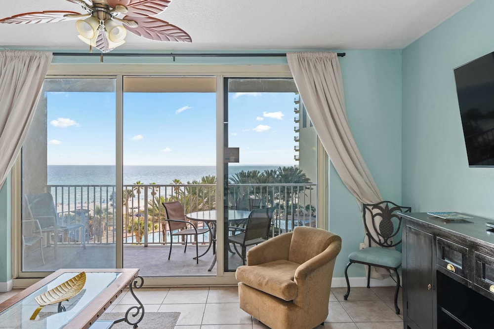 Relax at Panama City Beach Balcony, Parking, Walk to Dining