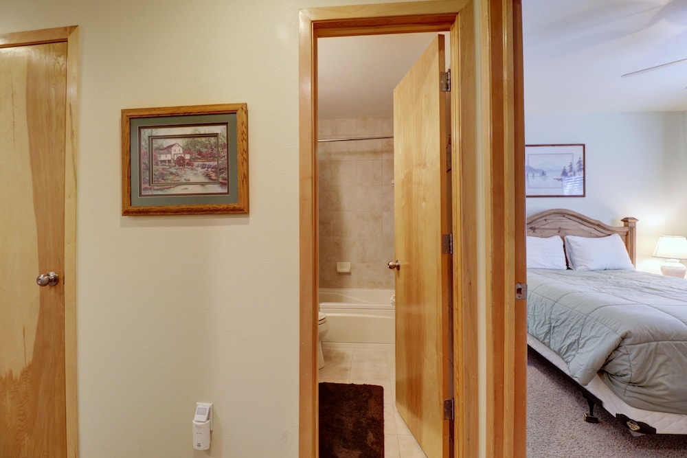 727b Meadow Creek 2 Bedroom Townhouse