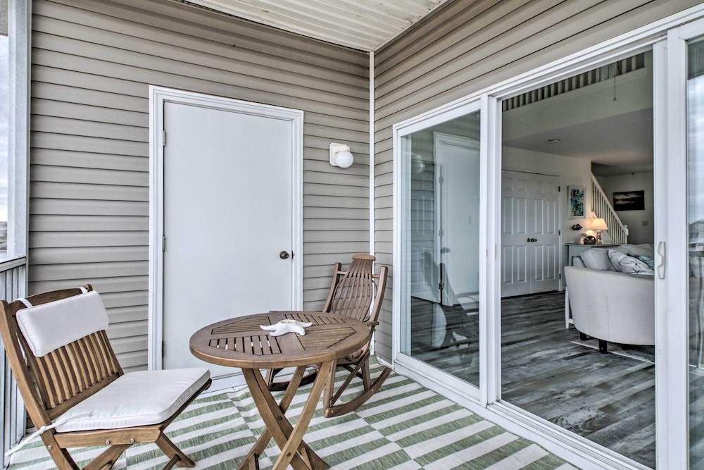 Ocean View Resort Condo w/ Pool Access & Bay Views
