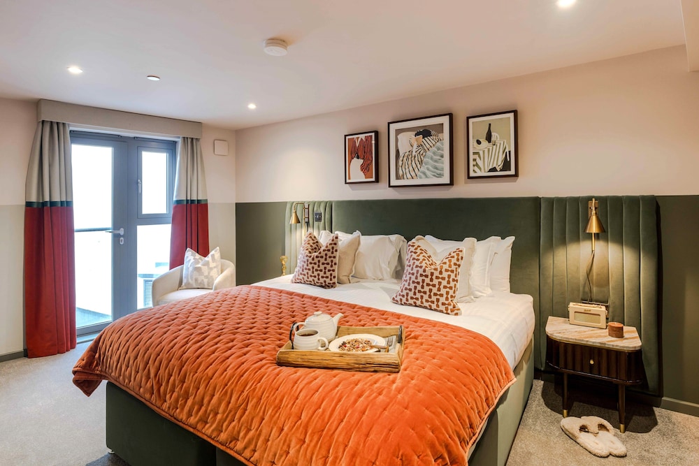 Waterside Living I Luxe Apartments