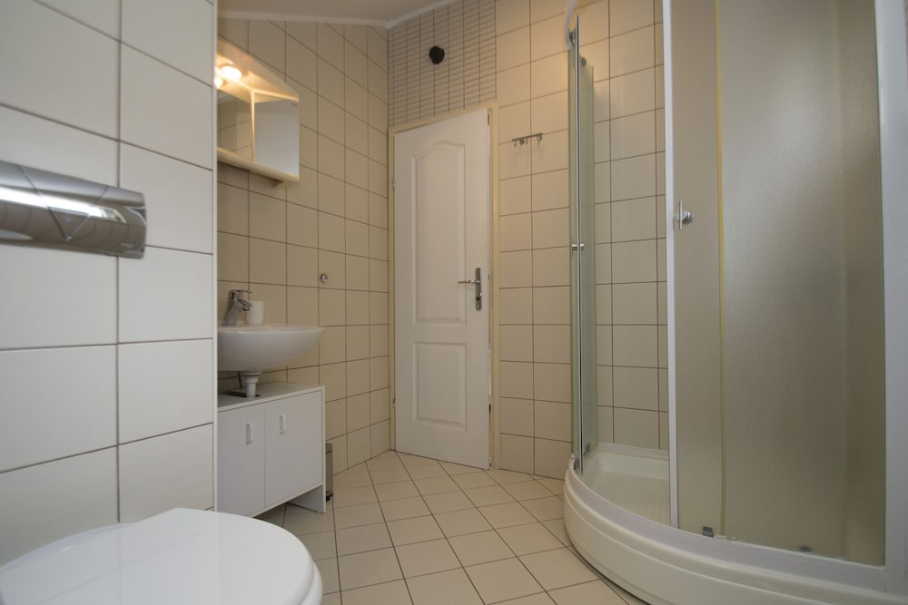 Oasis Blue en Korcula — bathroom