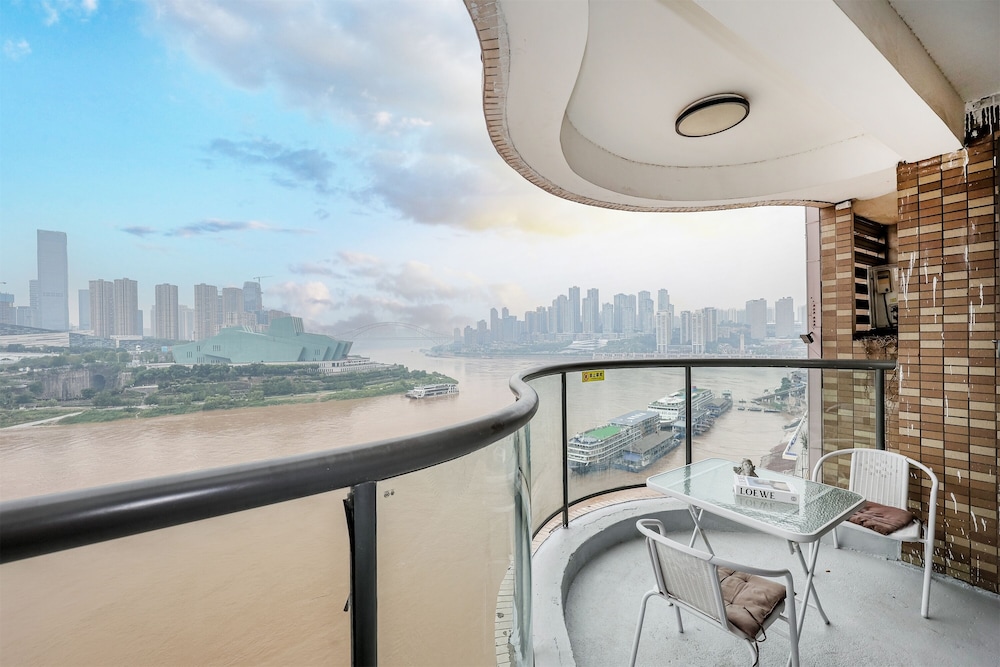 Baihong Riverview Drone Show Apartment