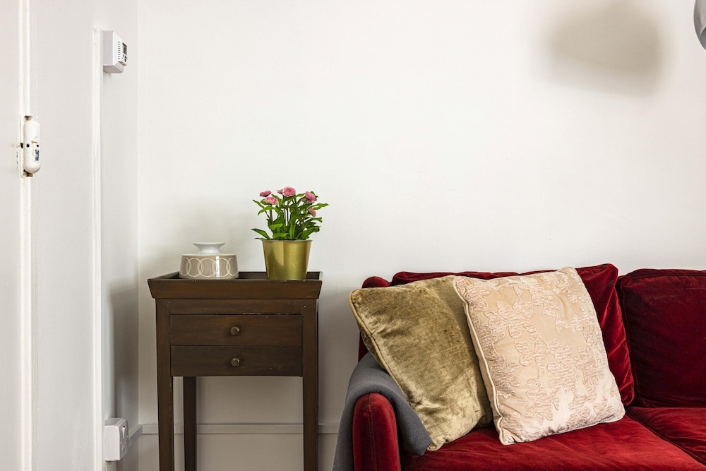 Beautiful 1 Bedroom Apartment With a Garden in Fulham