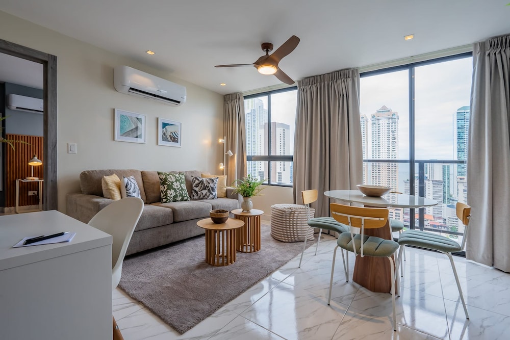 w Majestic 1BR w Beautiful View in Calle 50